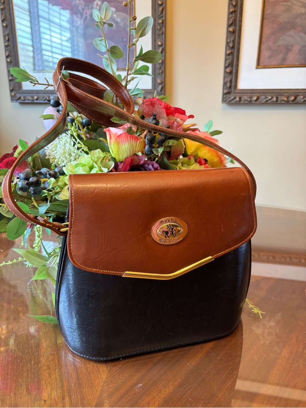 Sasha Moda Italiana Crossbody In (2) Tone Leather (Vintage)